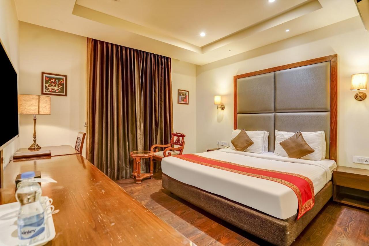 Townhouse 552Hotel Royal Court Jalandhar Extérieur photo